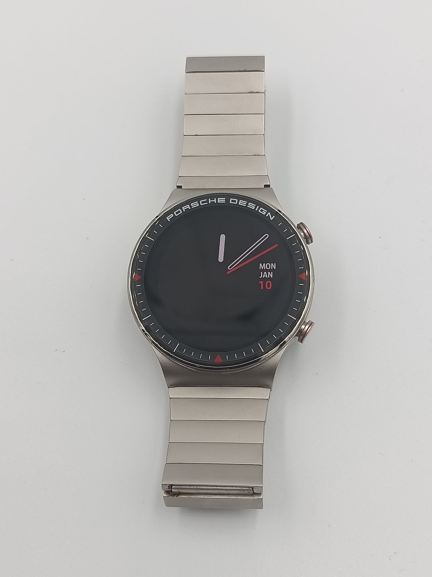 Uhr Porsche Design Smartwatch mit Titanarmband