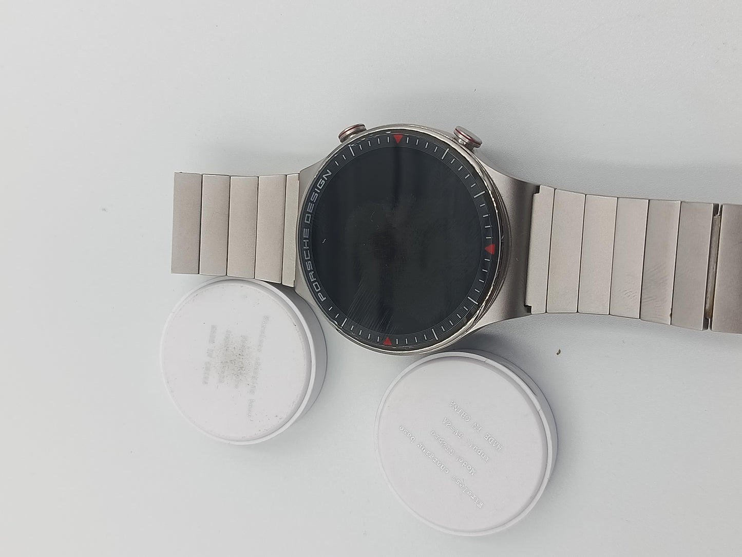 Uhr Porsche Design Smartwatch mit Titanarmband