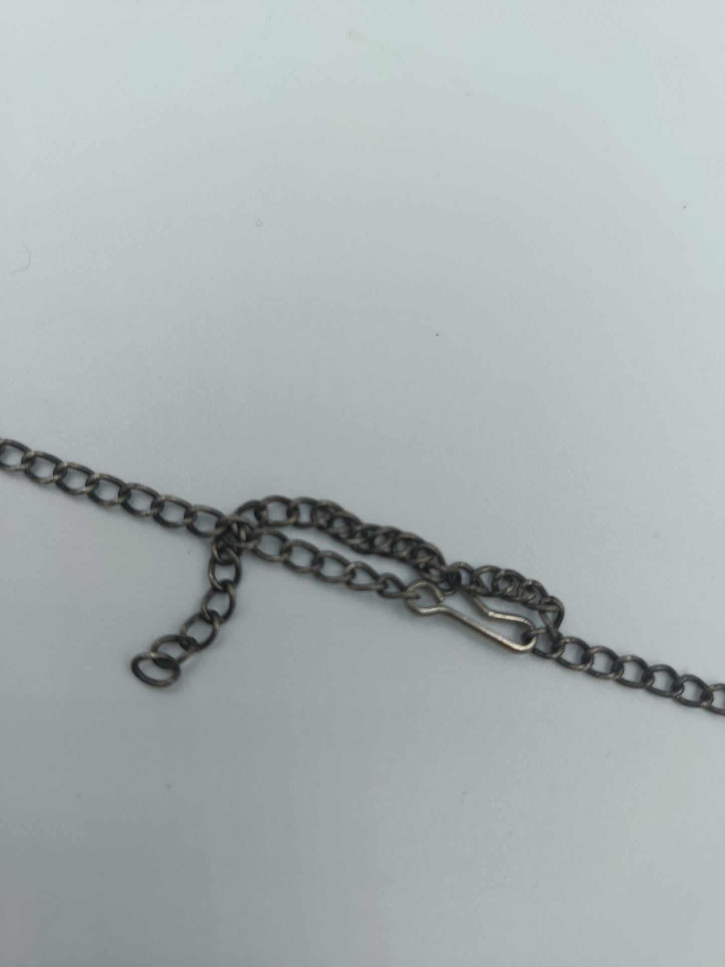 Antike Silberkette mit roten Glassteinen