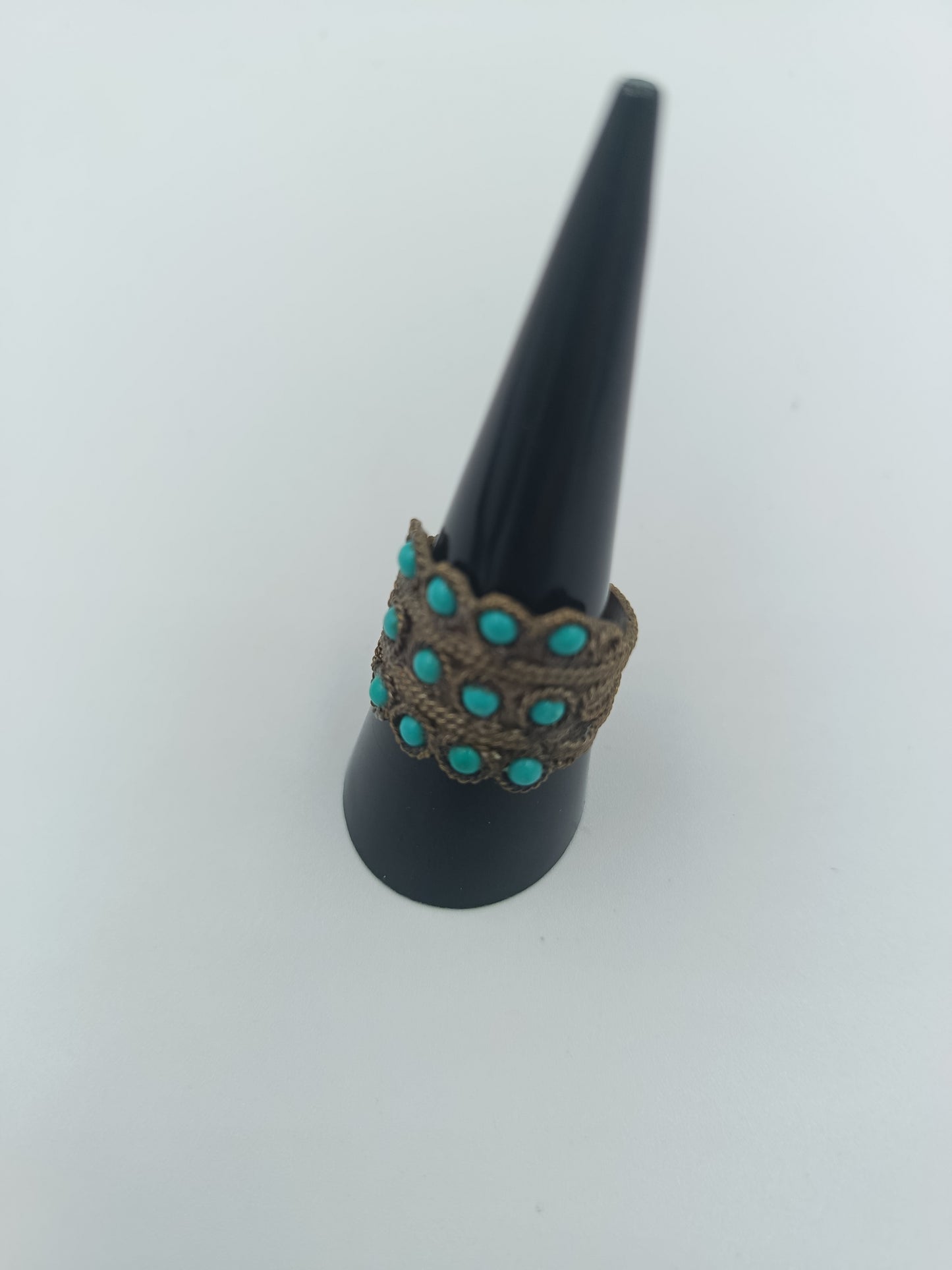 Antiker Ethno-Ring mit Türkis-Akzenten