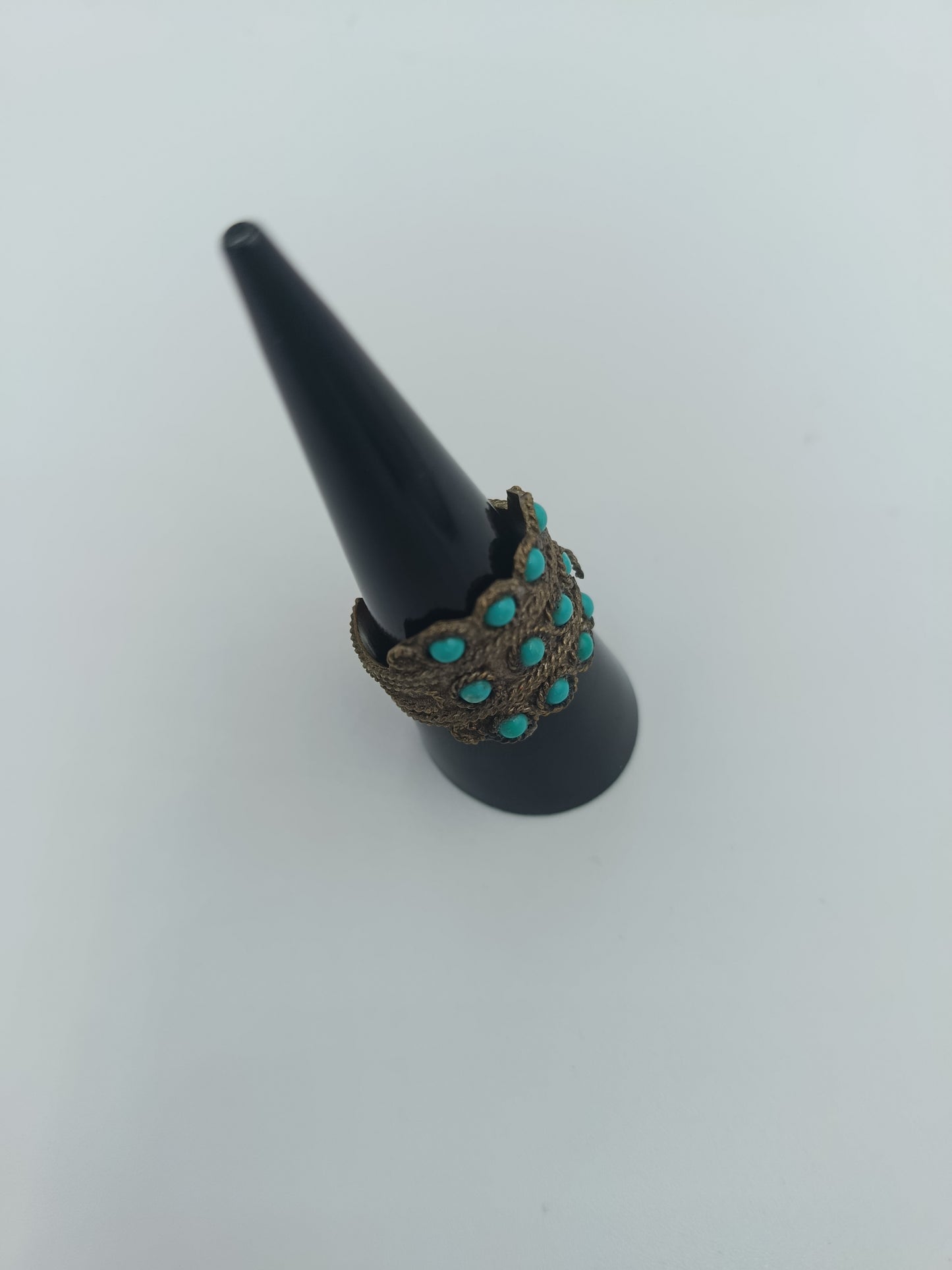 Antiker Ethno-Ring mit Türkis-Akzenten