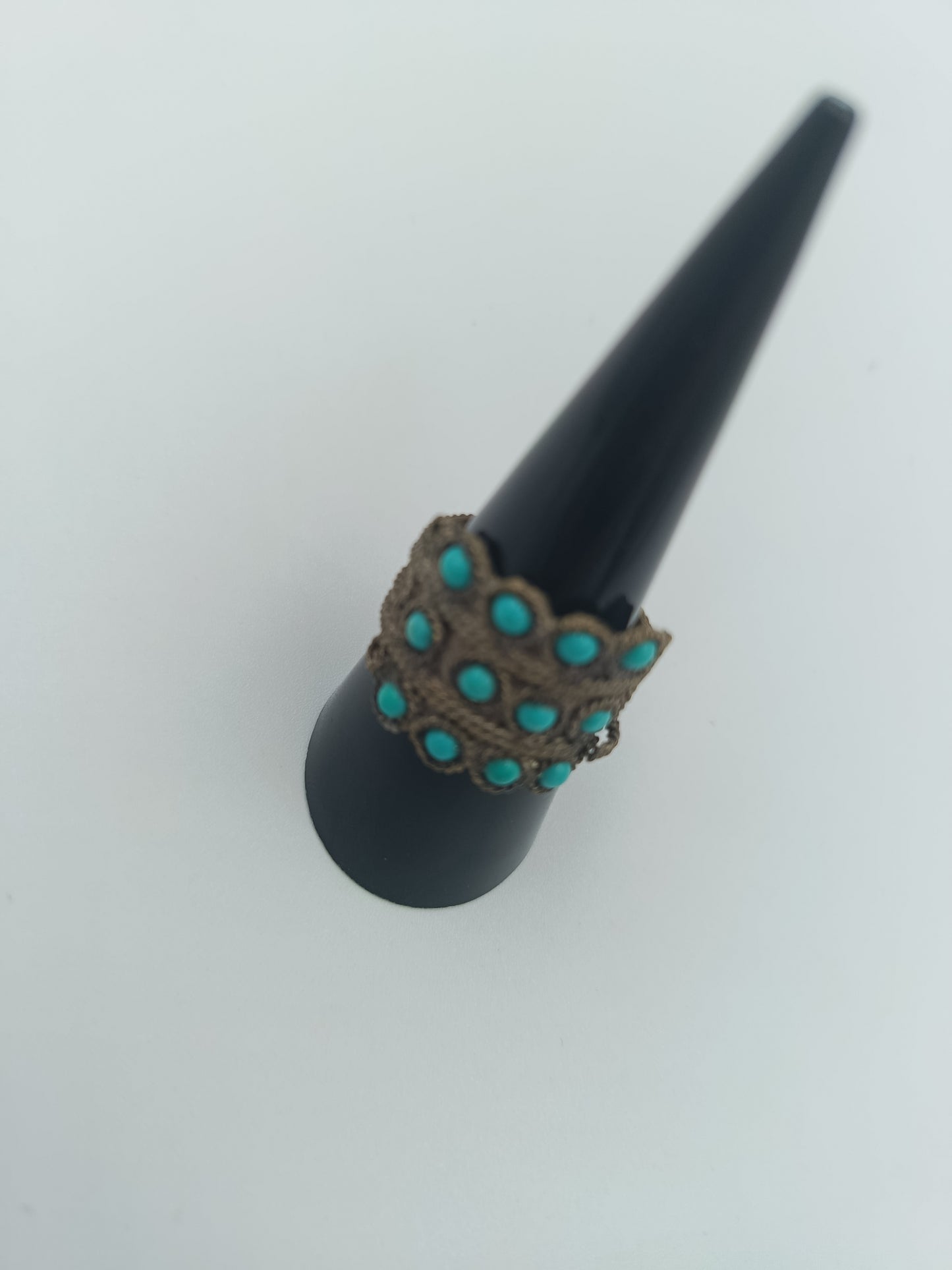 Antiker Ethno-Ring mit Türkis-Akzenten