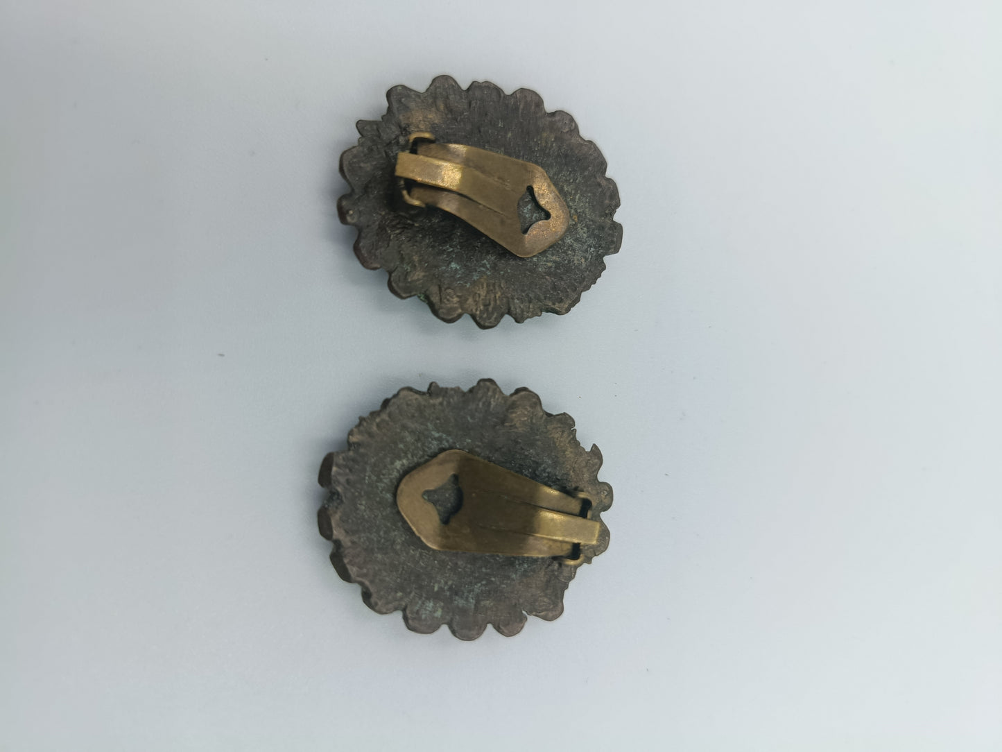 Antike Clip-Ohrringe mit Kamee-Optik