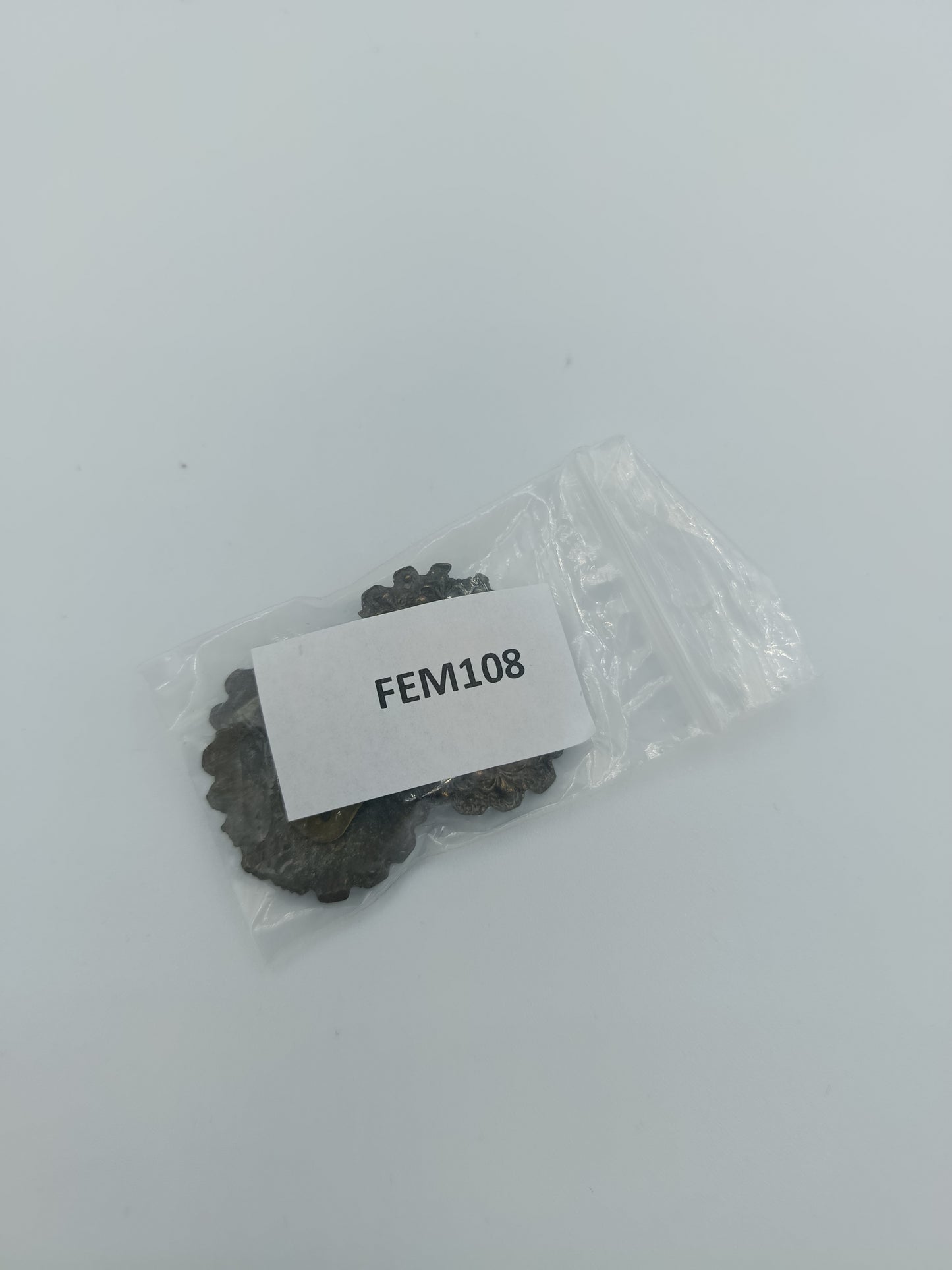 Antike Clip-Ohrringe mit Kamee-Optik