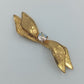 Antike Goldfarbene Brosche in Schleifenform mit Strass