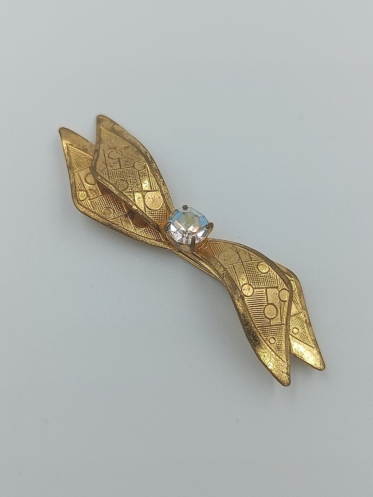 Antike Goldfarbene Brosche in Schleifenform mit Strass