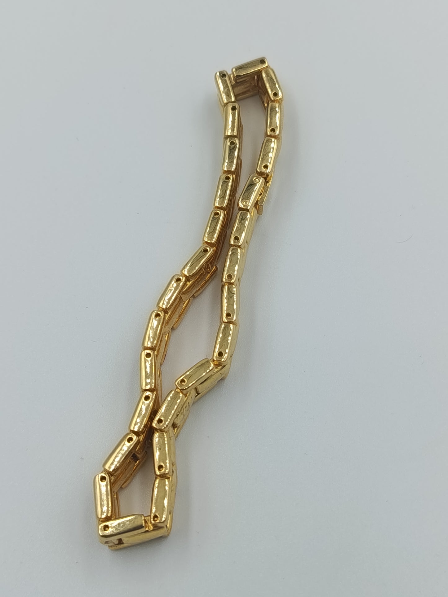 Vergoldetes Panzerarmband mit Glied-Design