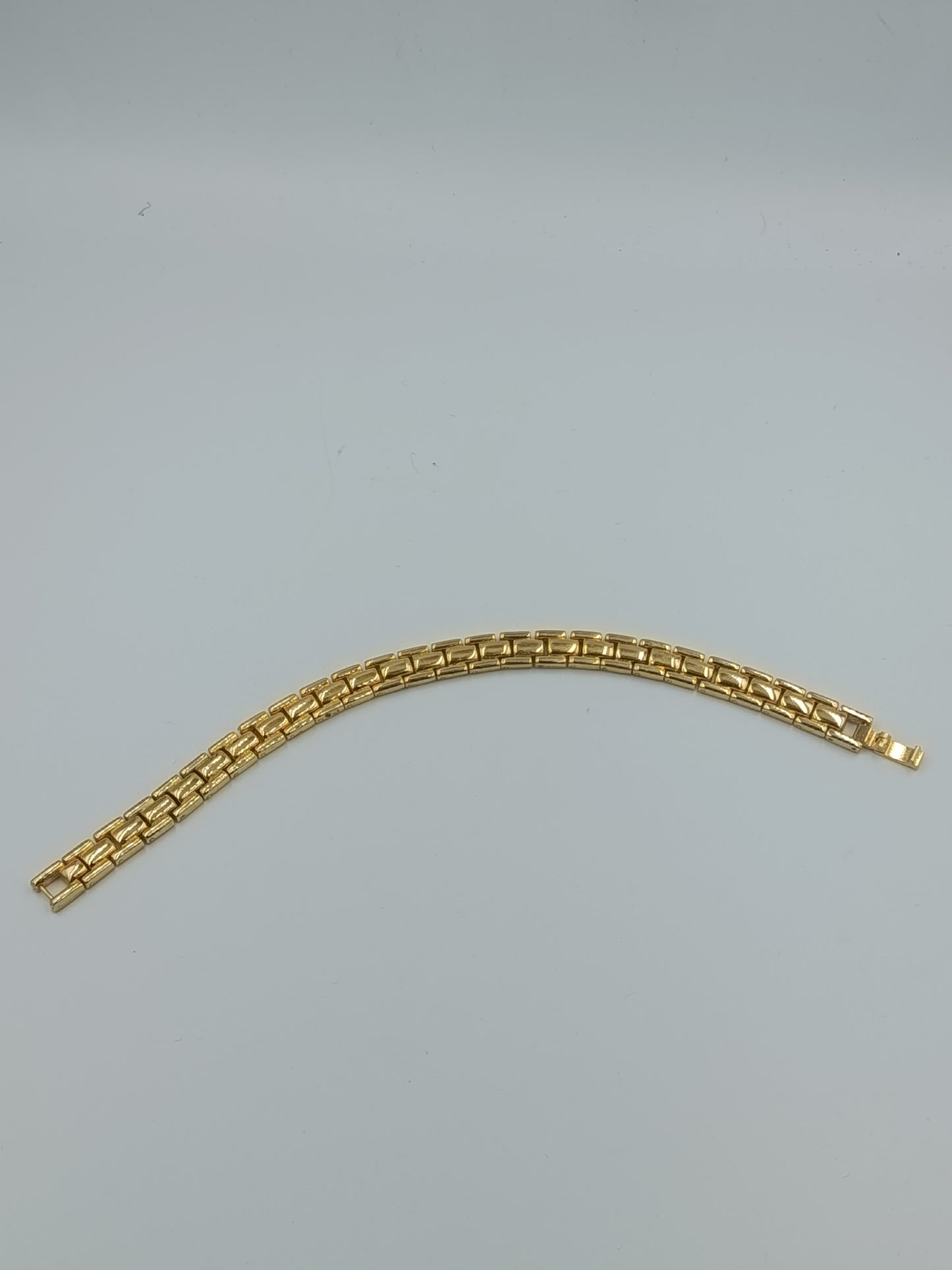 Vergoldetes Panzerarmband mit Glied-Design