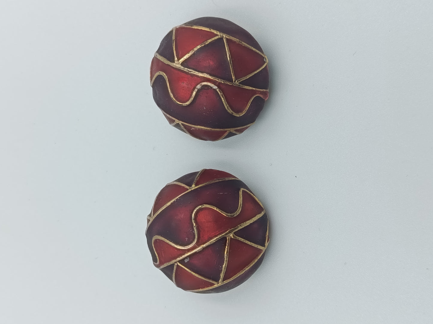 Runde Ohrclips im Rot-Gold-Design