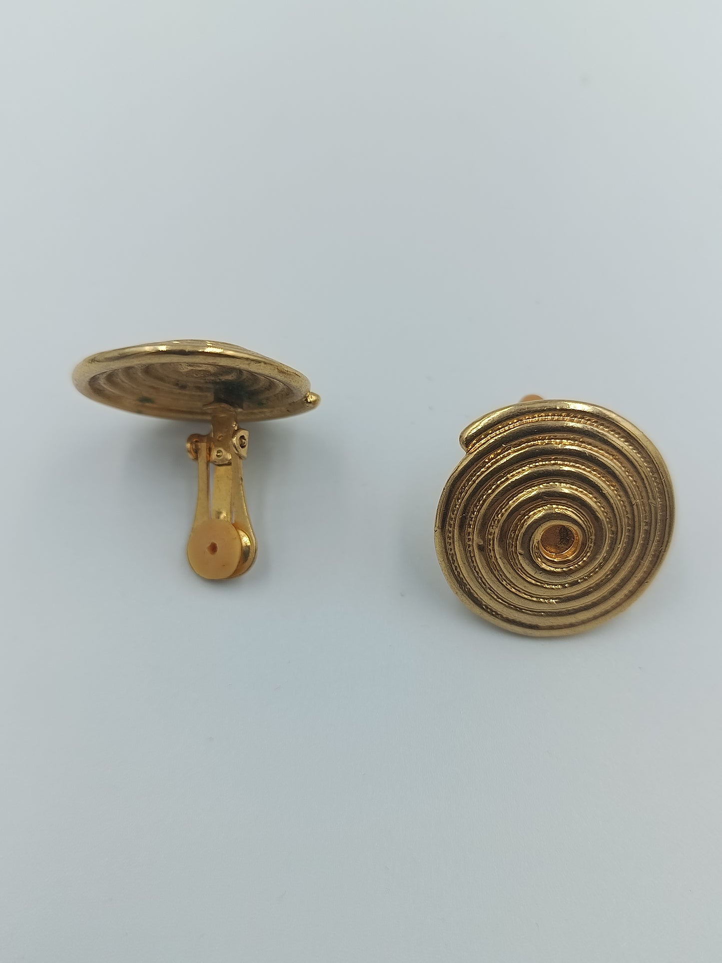 Goldfarbene Vintage Ohrclips, Rund mit Kreisdesign