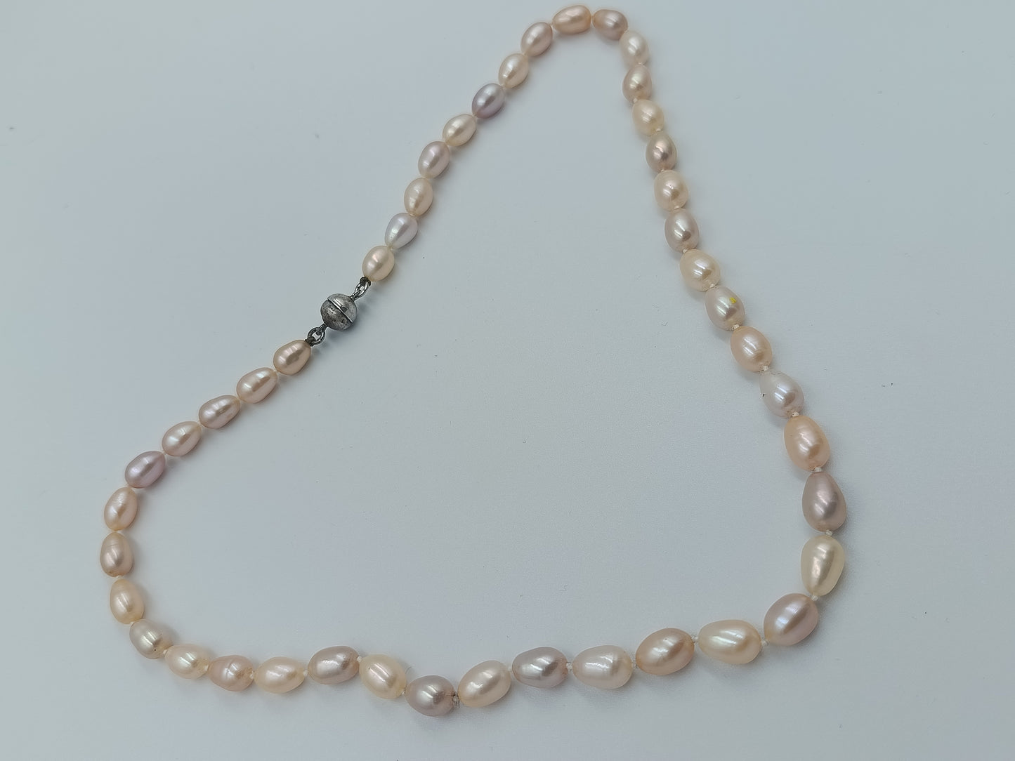 Elegante Perlenkette mit Magnetverschluss