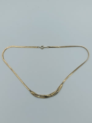 Goldfarbene Halskette mit Zier-Element