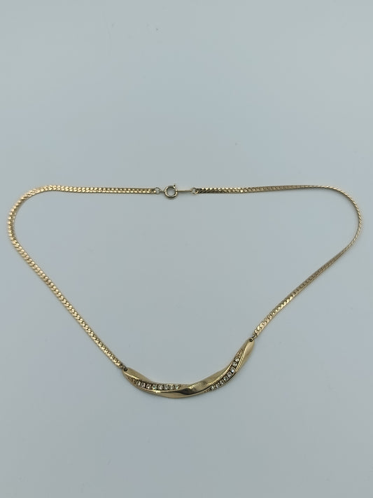 Goldfarbene Halskette mit Zier-Element