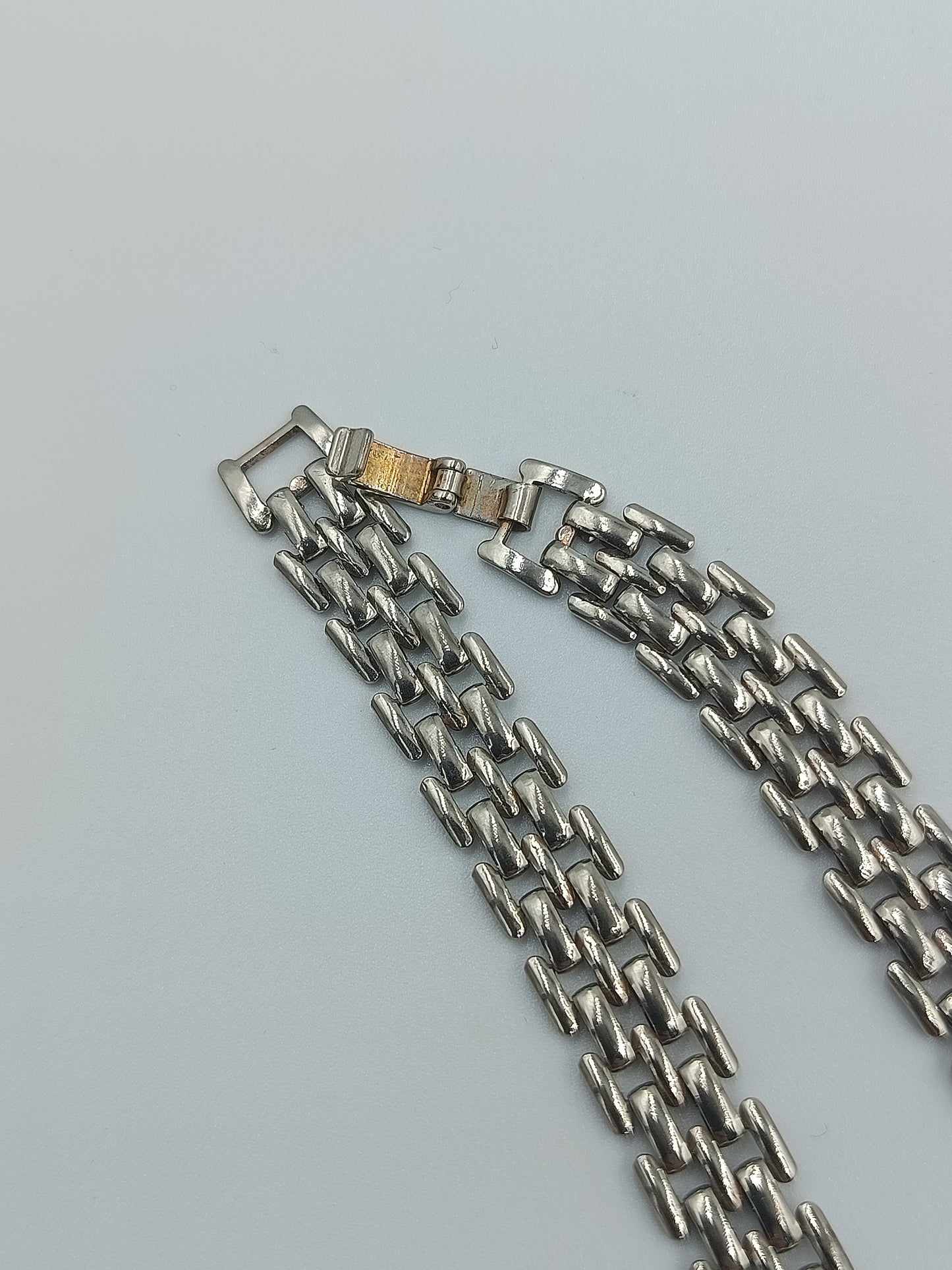 Silberfarbene Gliederkette