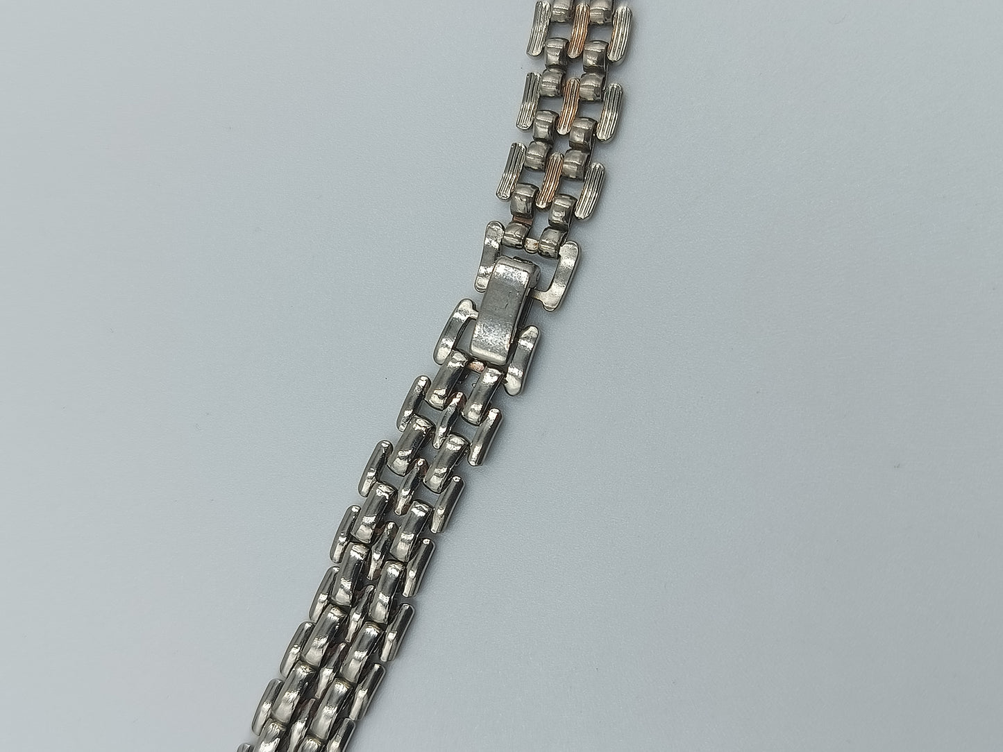 Silberfarbene Gliederkette