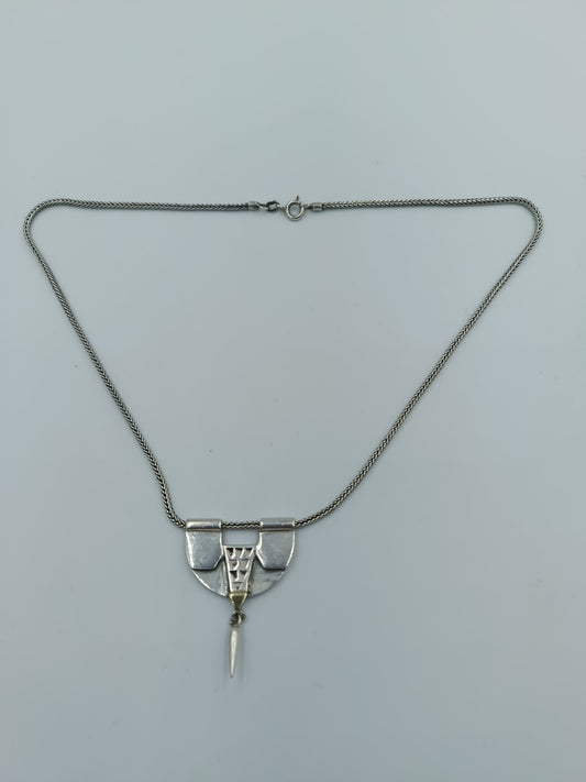 925er Silberkette mit modernistischem Anhänger