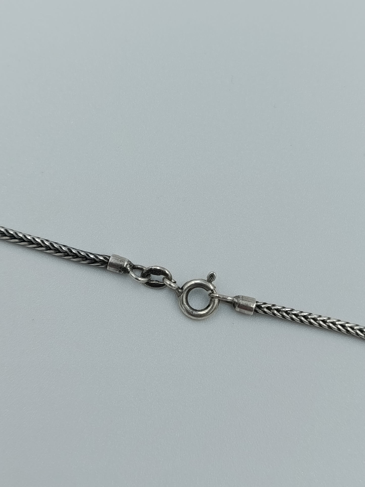 925er Silberkette mit modernistischem Anhänger