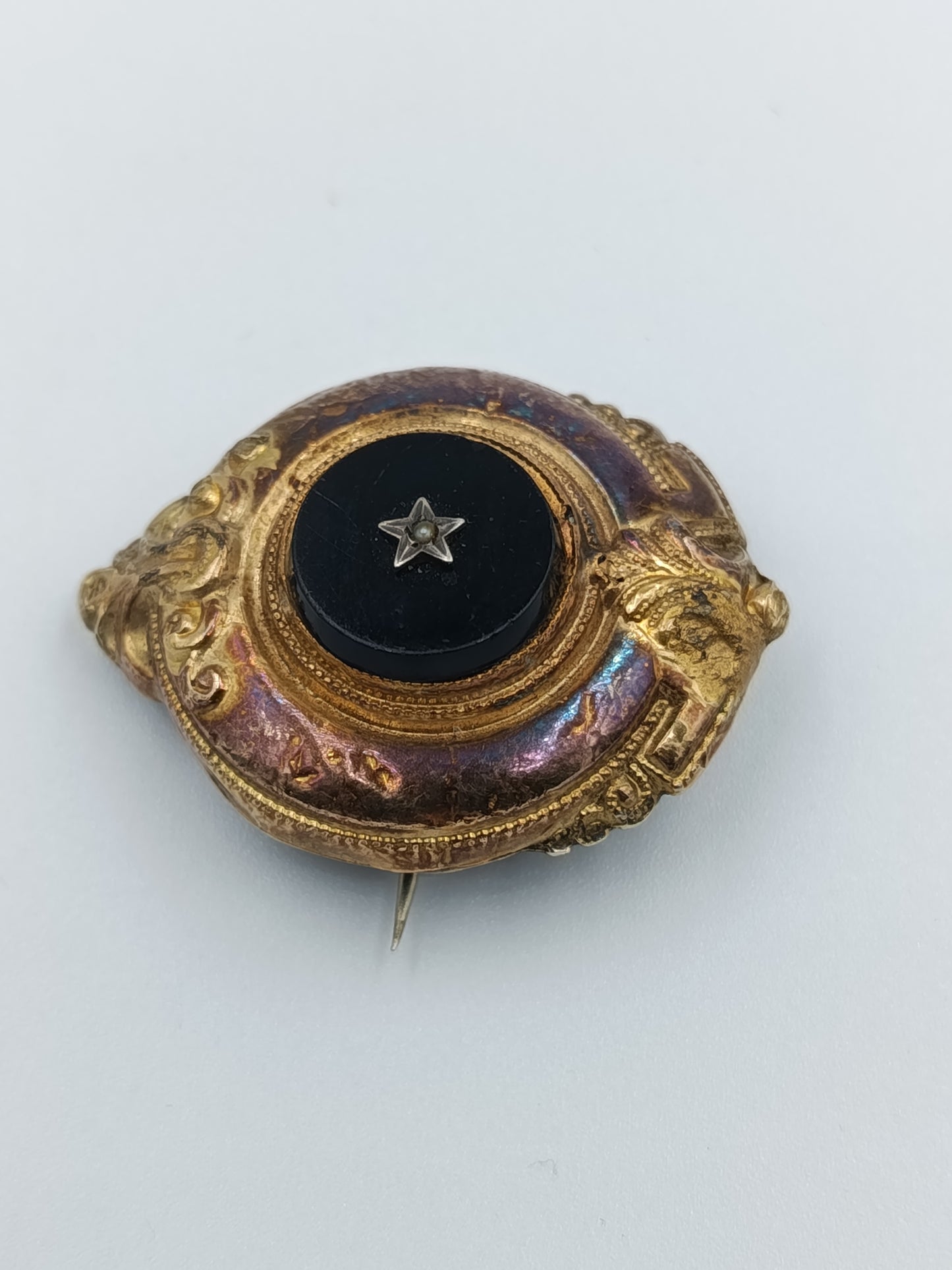 Antike Brosche mit schwarzem Onyx und Perlenstern