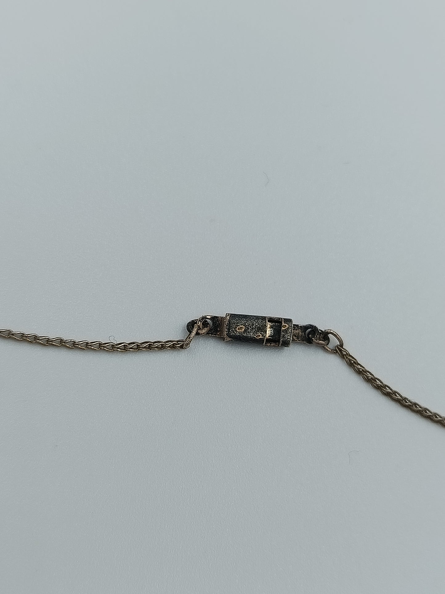 Vintage Bernstein-Herzanhänger mit langer Kette