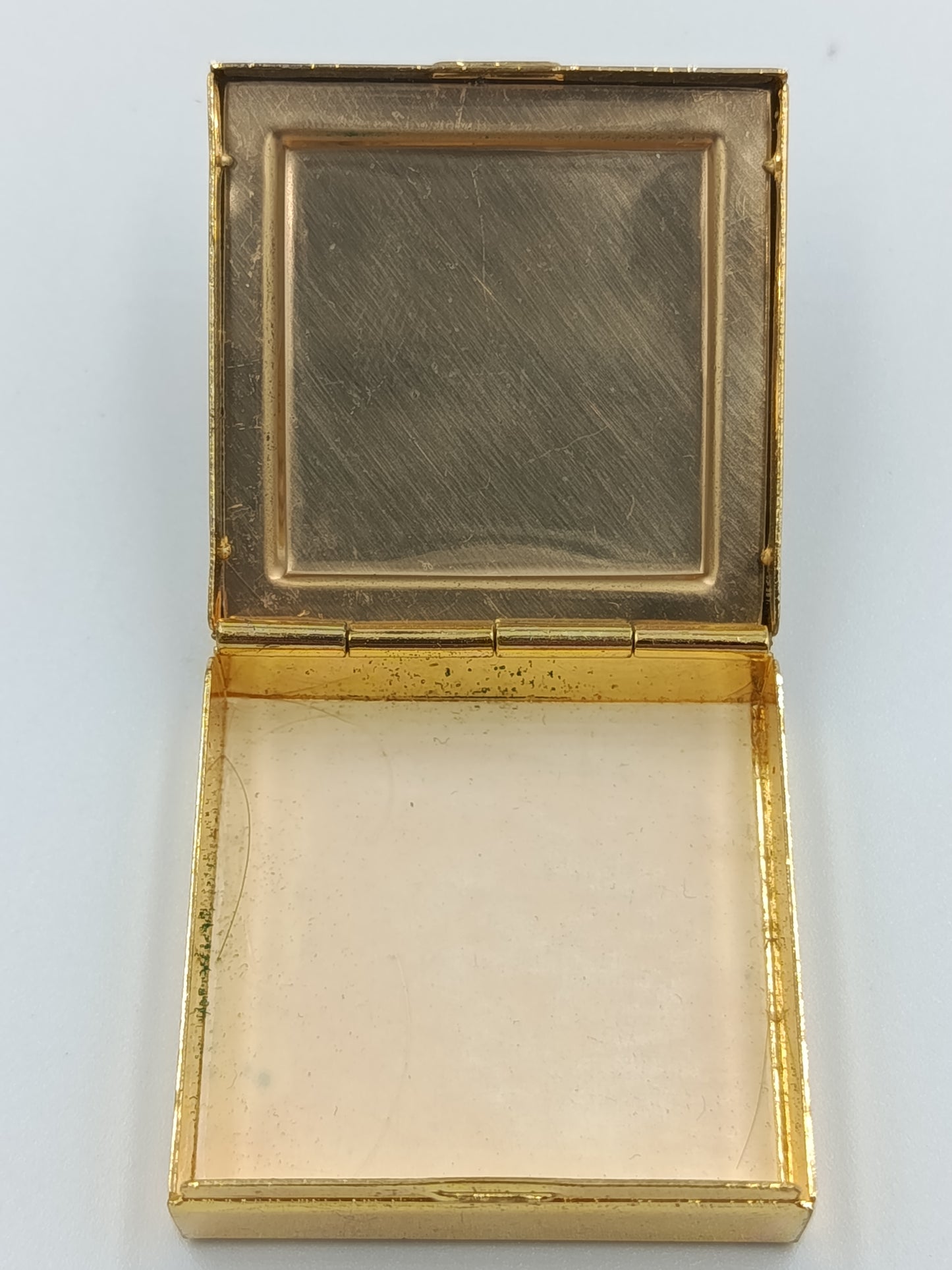 Vintage Goldfarbene Puderdose mit Rosen-Stickerei