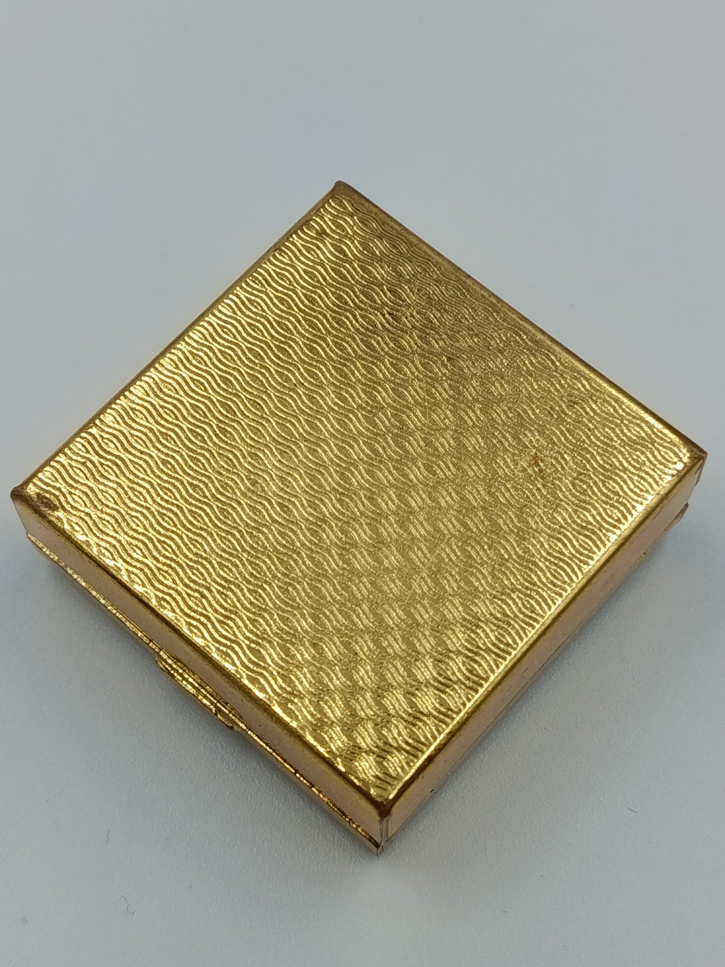 Vintage Goldfarbene Puderdose mit Rosen-Stickerei