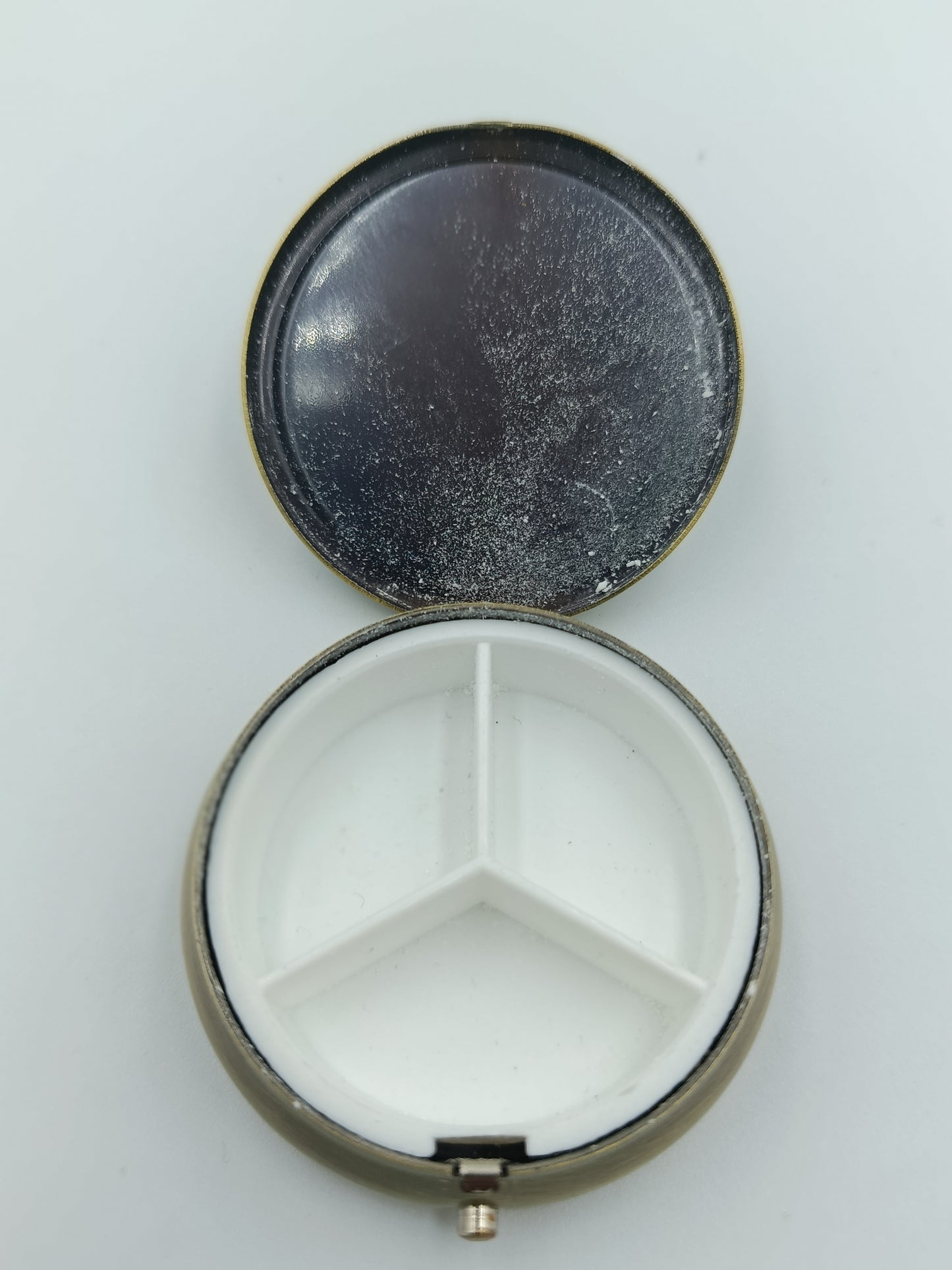 Runde Vintage-Dose mit Vogel- und Käfig-Motiv