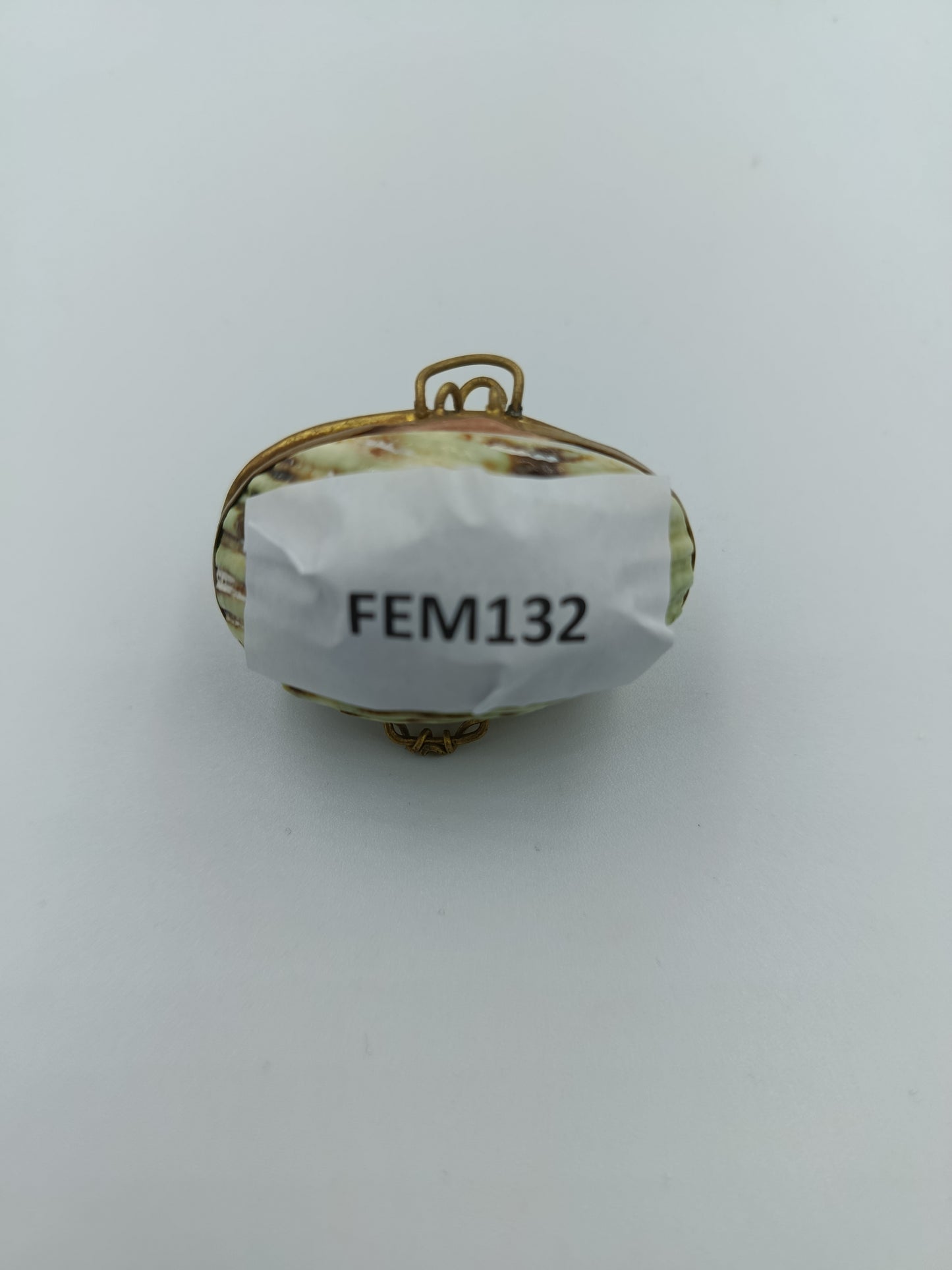 Muschel-Dose mit Messingfassung