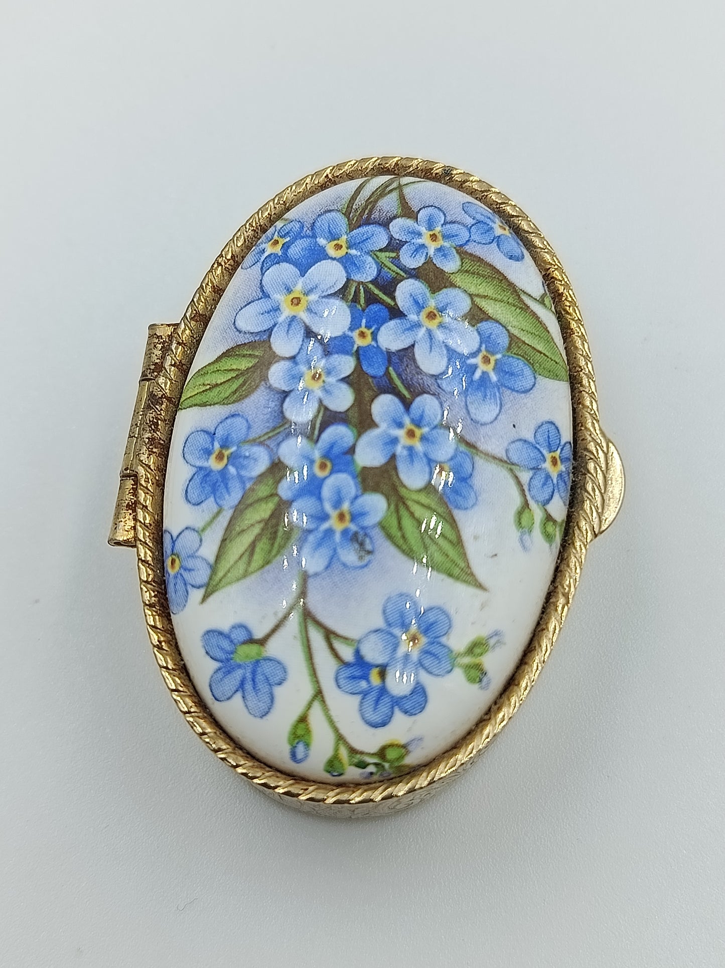 Ovale Porzellandose mit Vergissmeinnicht-Motiv