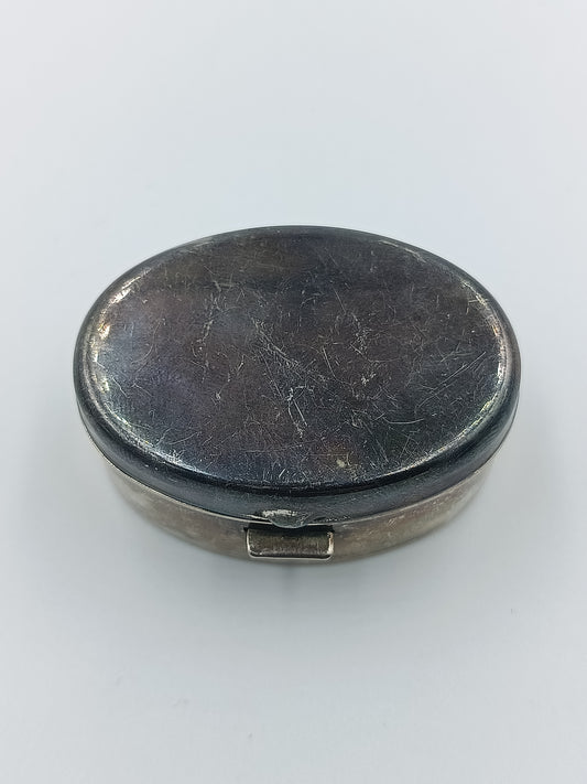 Ovale Vintage-Dose aus versilbertem Metall