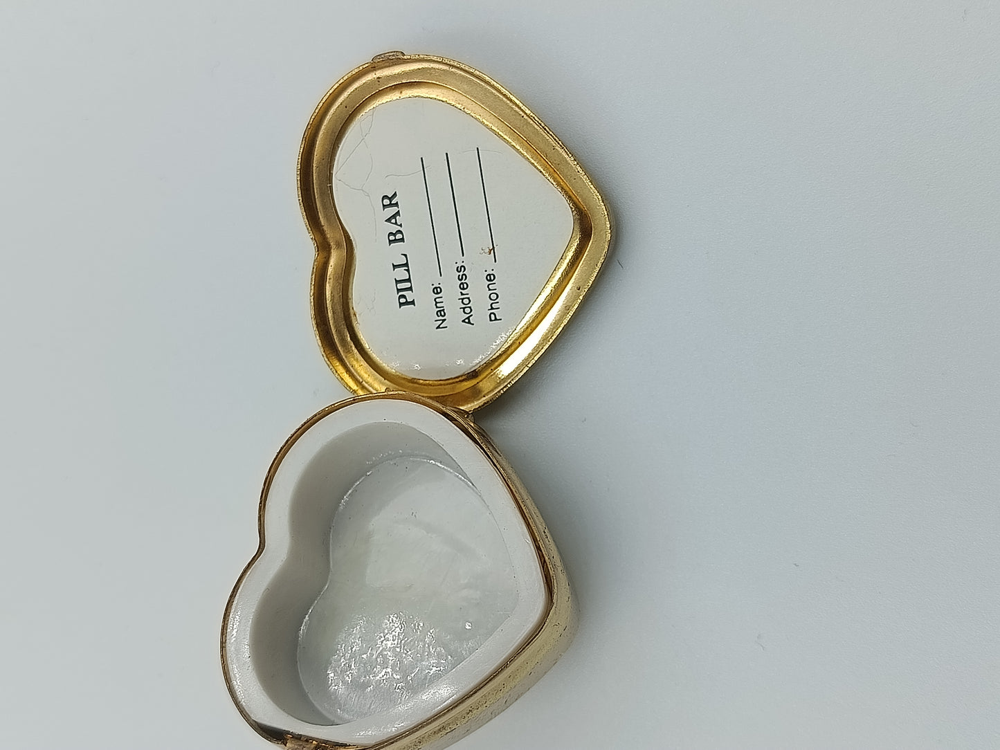 Herzförmige Pillendose „Australia“ mit Känguru-Motiv