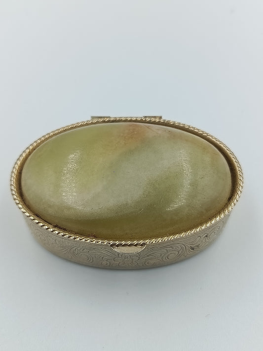 Antike Pillendose mit grünem Steinbesatz