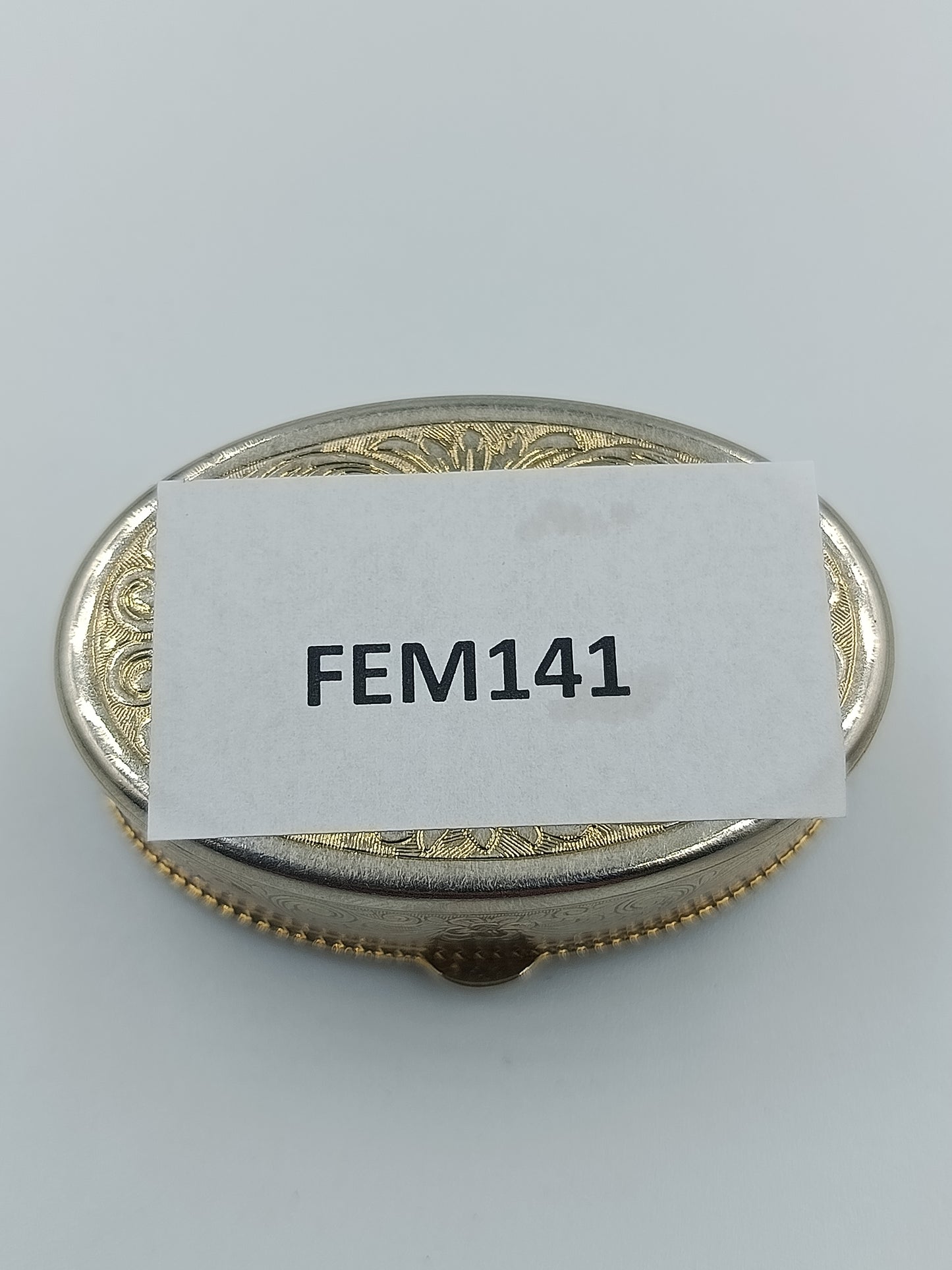 Antike Pillendose mit grünem Steinbesatz