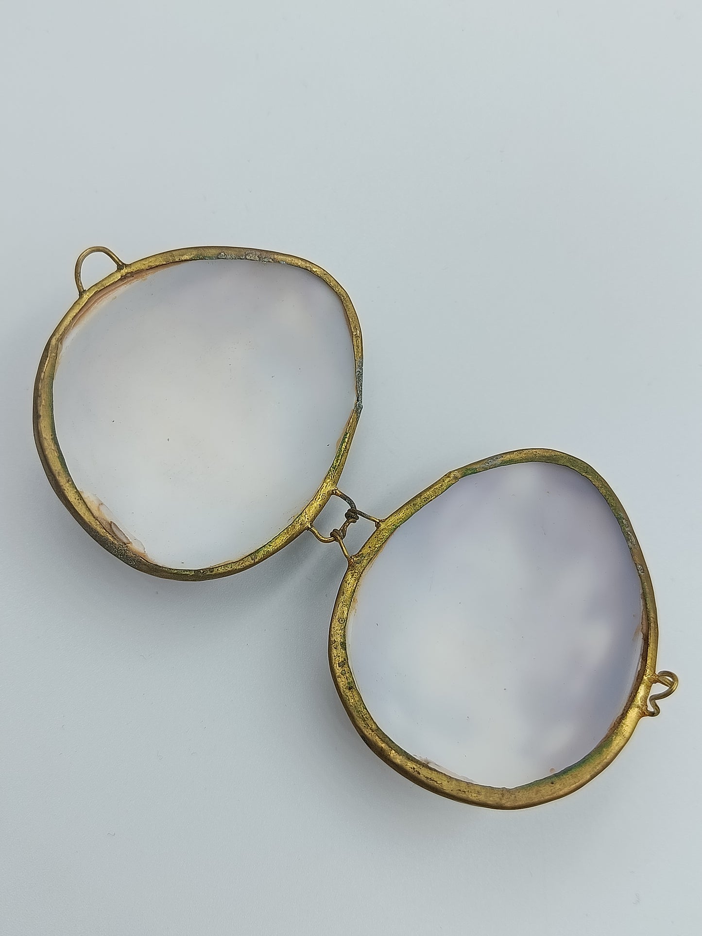 Muschel-Döschen mit Messingfassung