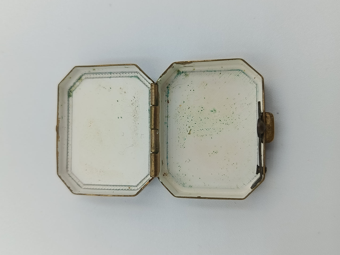 Antike Pillendose mit Rhodochrosit-Deckel