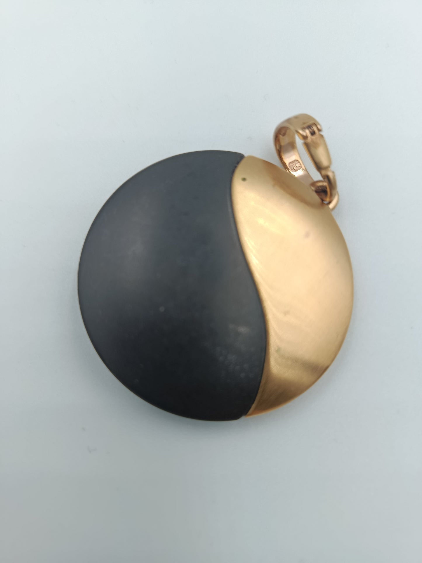 Eleganter Designer-Anhänger in Schwarz-Gold