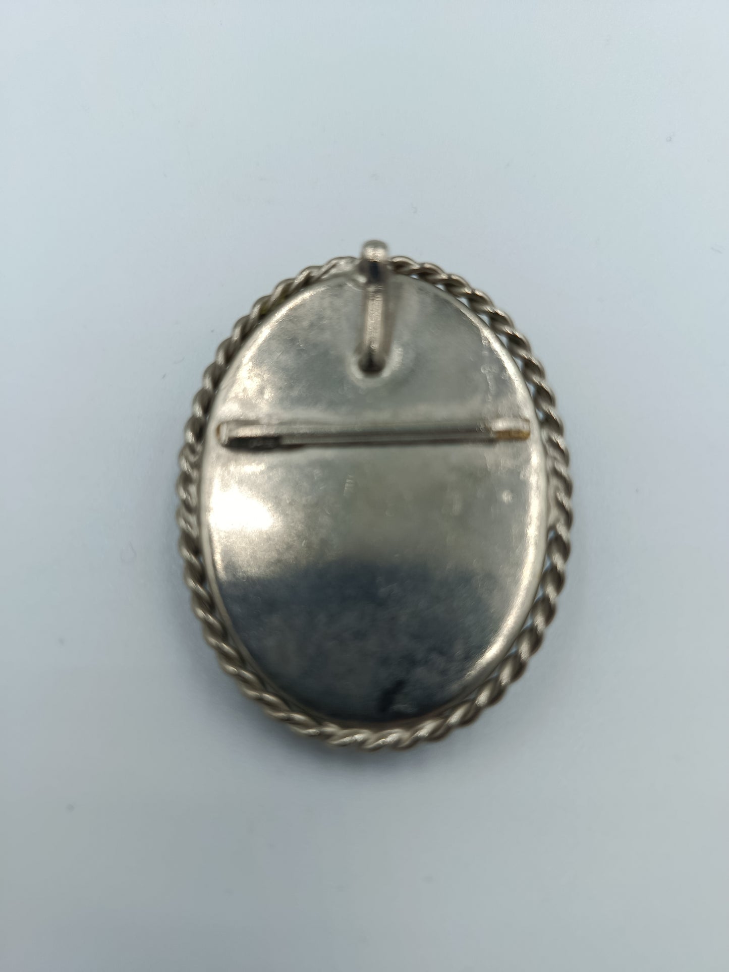 Vintage Kamee-Brosche in Grün & Creme