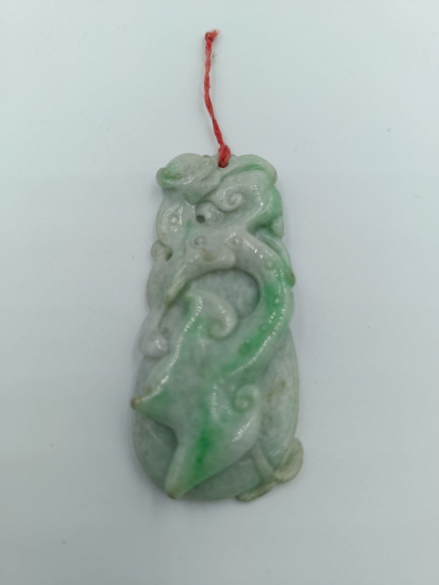Handgeschnitzter Jadestein-Anhänger