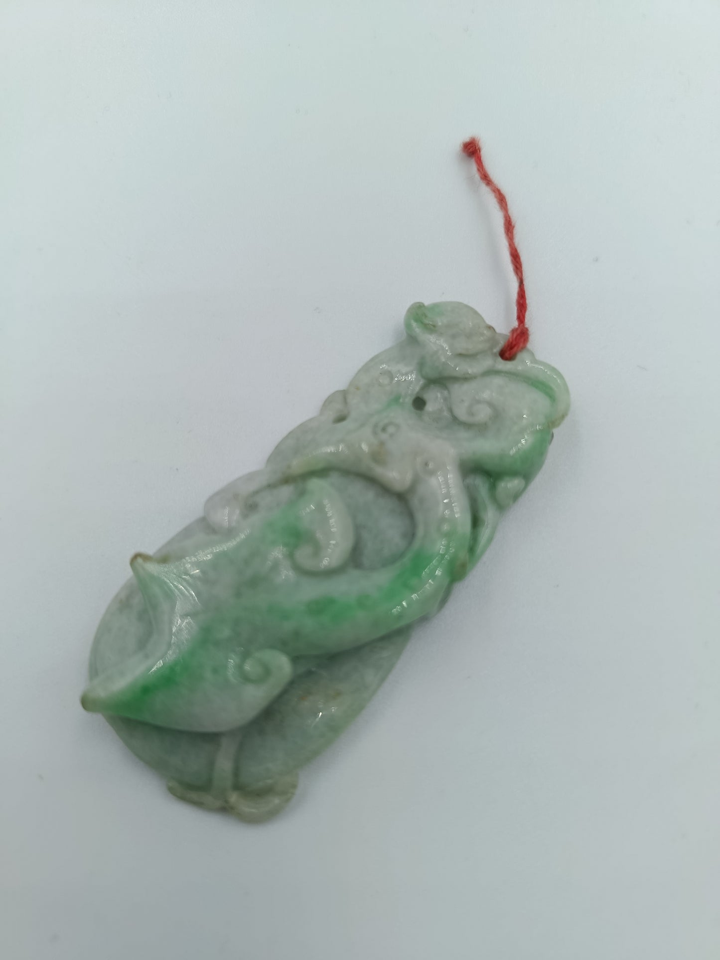 Handgeschnitzter Jadestein-Anhänger