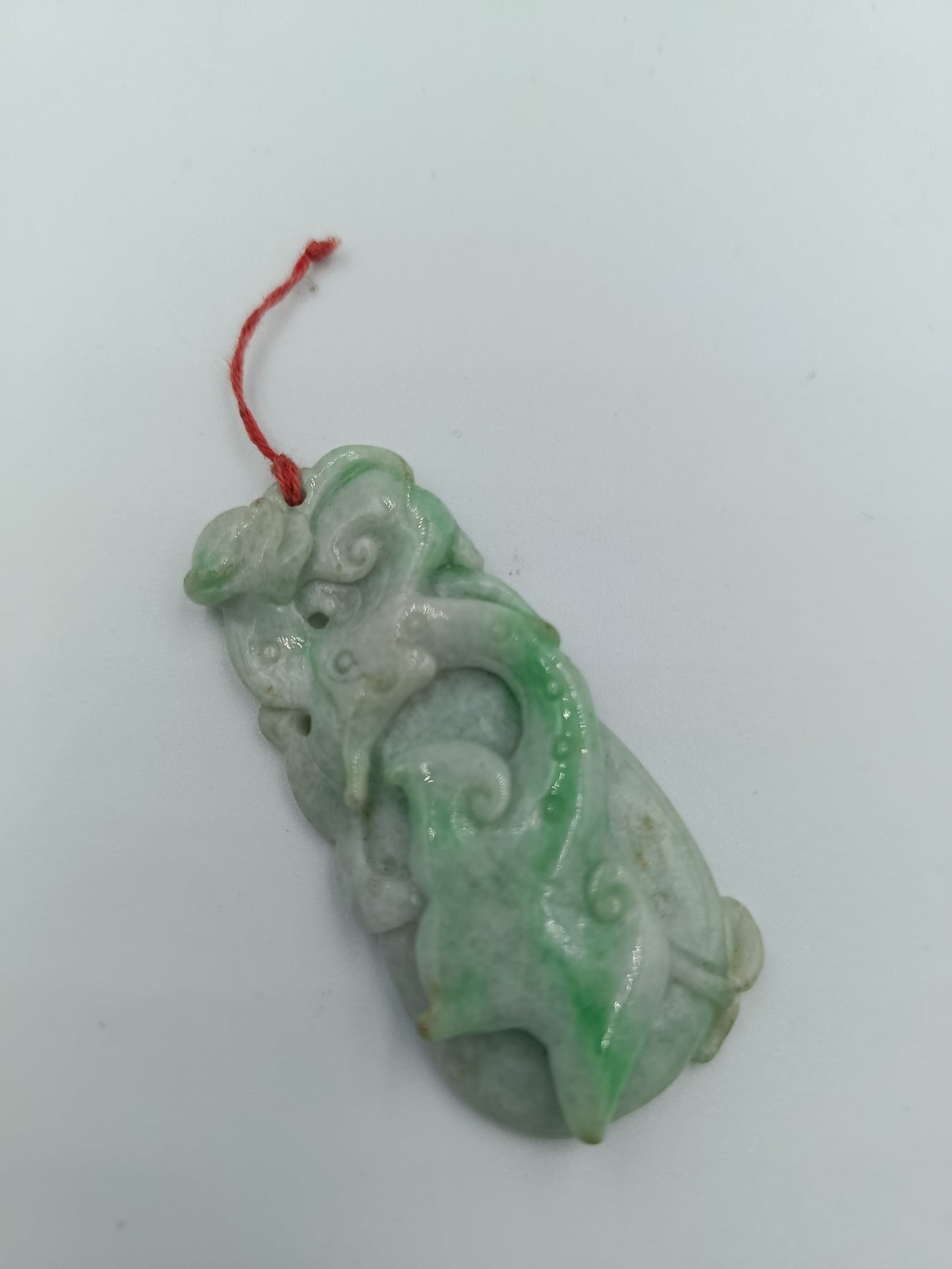 Handgeschnitzter Jadestein-Anhänger