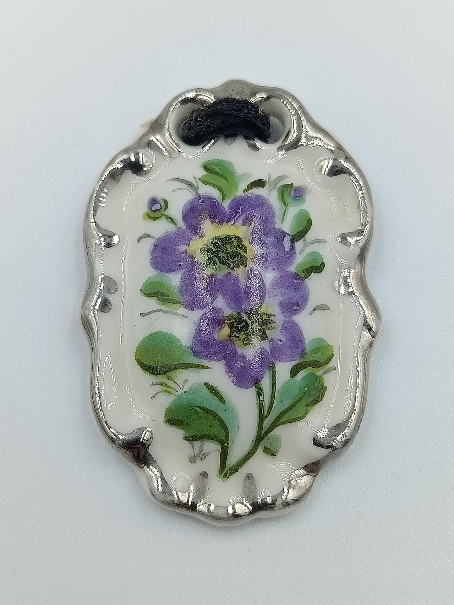 Porzellan-Anhänger mit Blumenmotiv