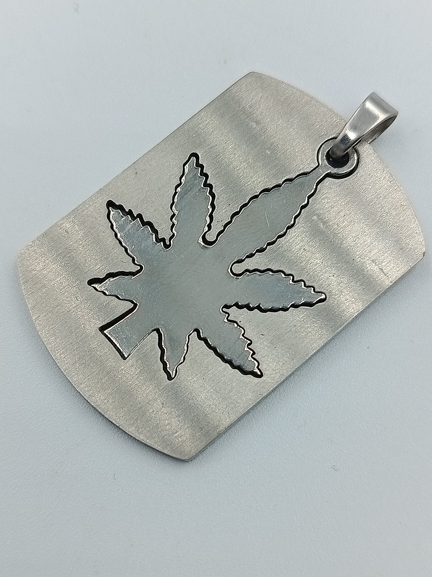 Edelstahl-Anhänger mit Blatt-Design