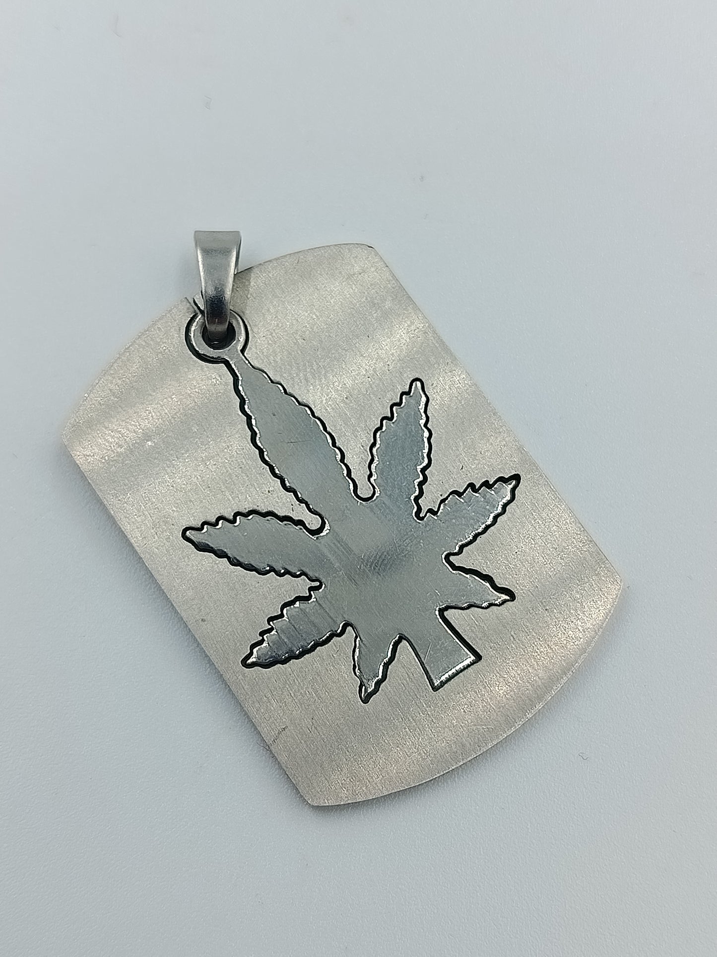 Edelstahl-Anhänger mit Blatt-Design