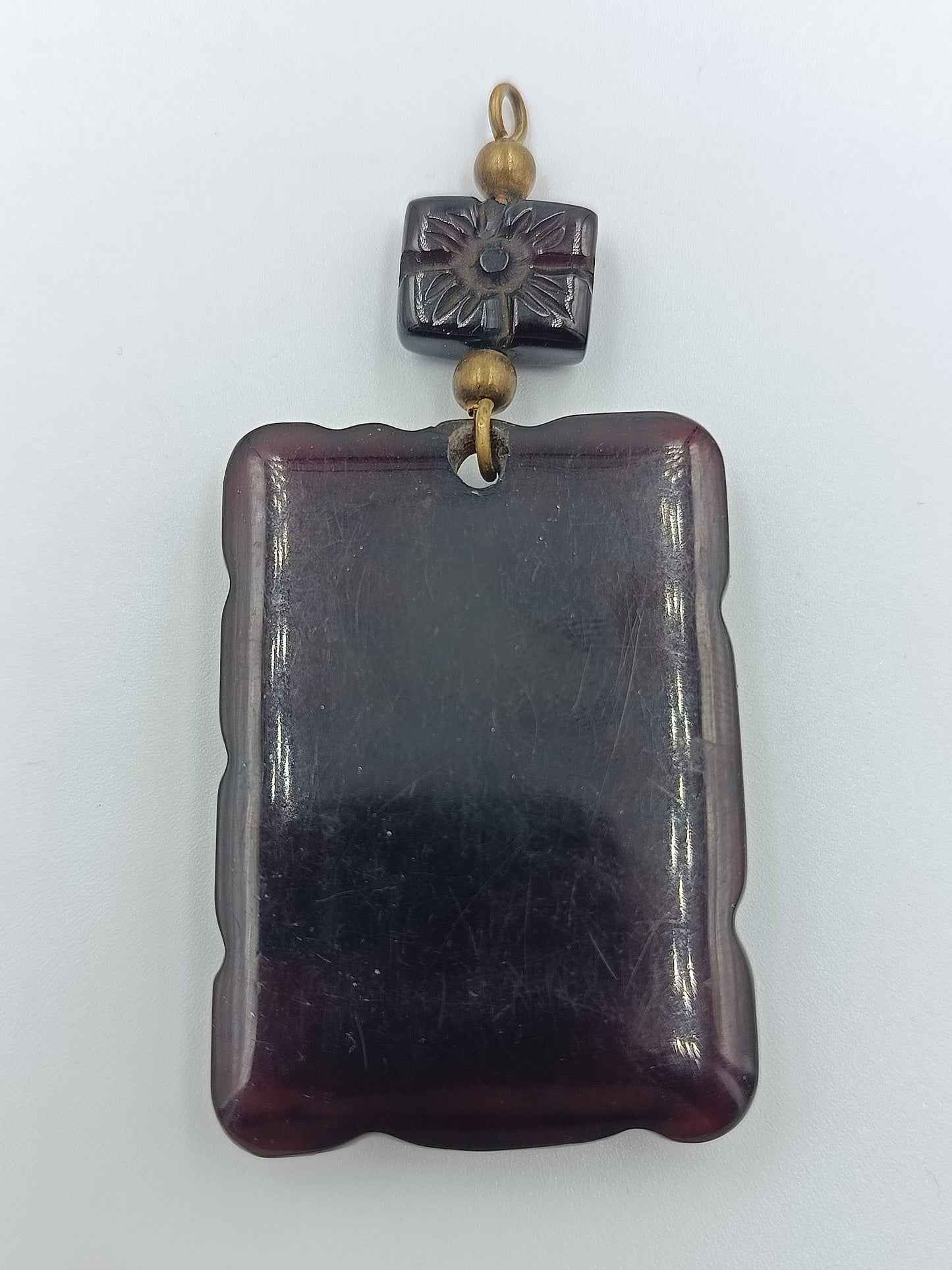 Antiker Bakelit-Anhänger mit Blumenmuster