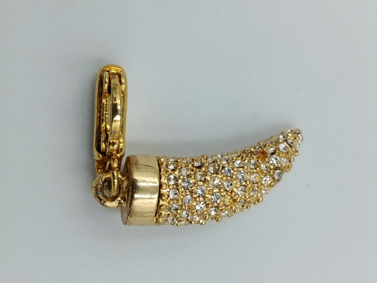 Vergoldeter Glücksbringer-Anhänger mit Strass