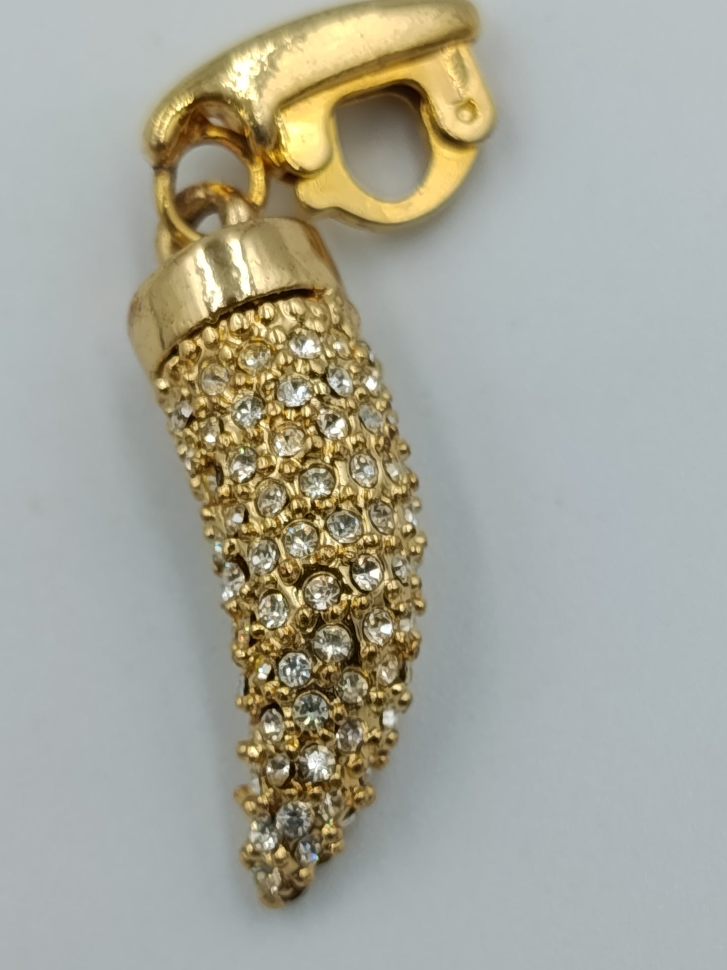 Vergoldeter Glücksbringer-Anhänger mit Strass