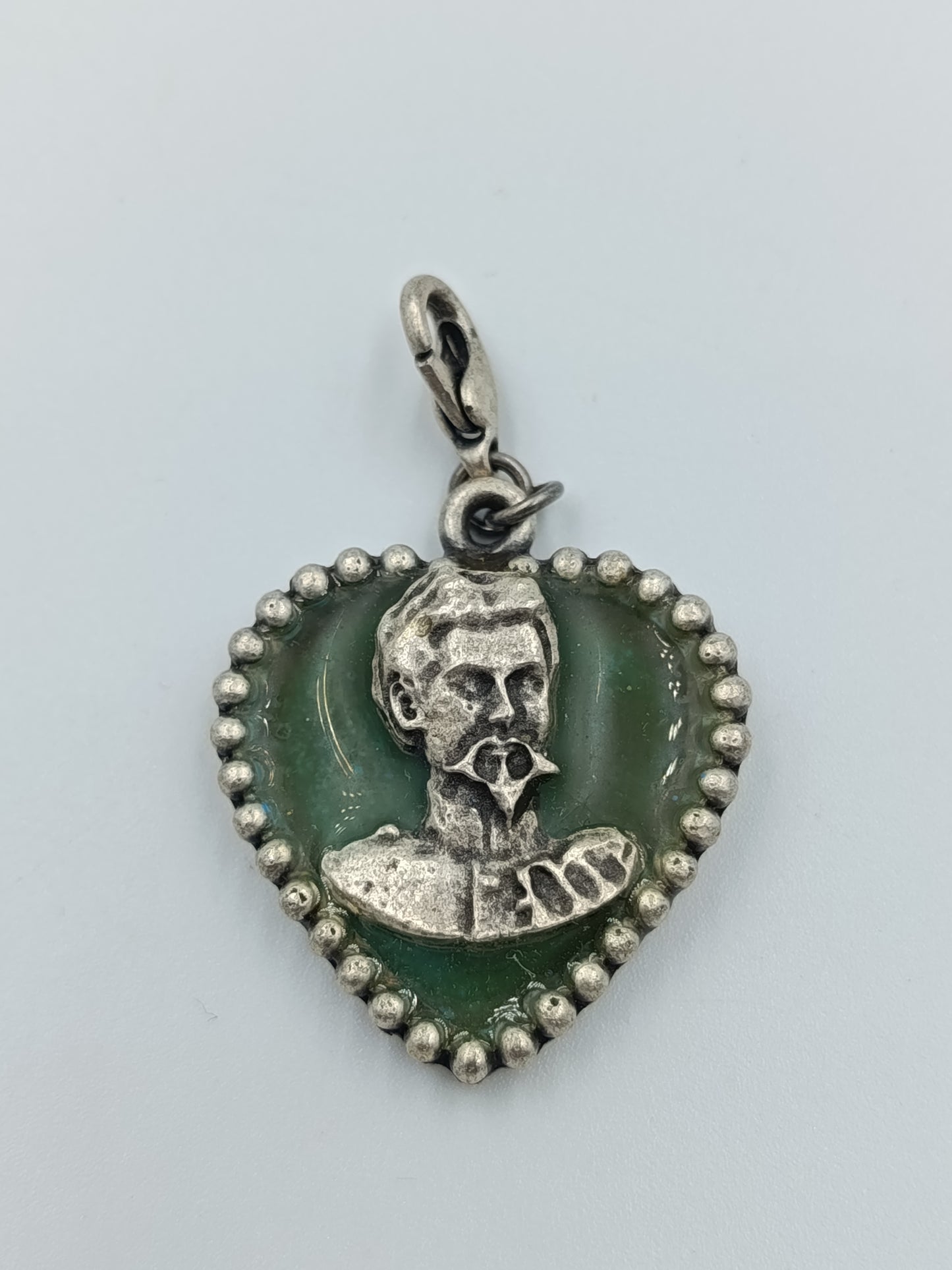 Antiker Herzanhänger mit Portrait