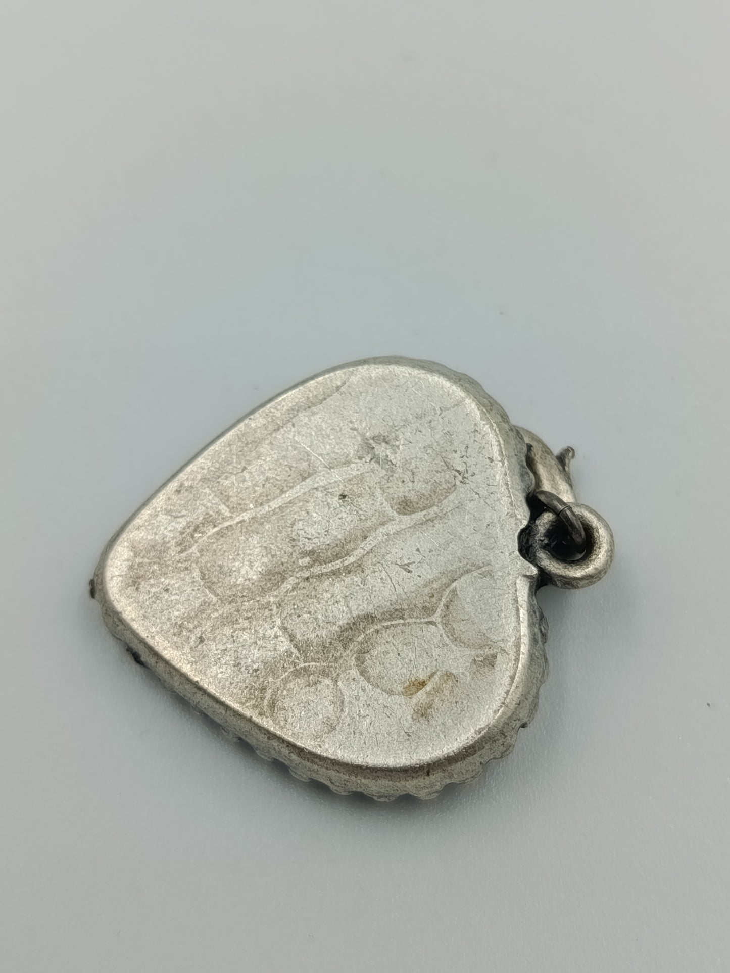 Antiker Herzanhänger mit Portrait