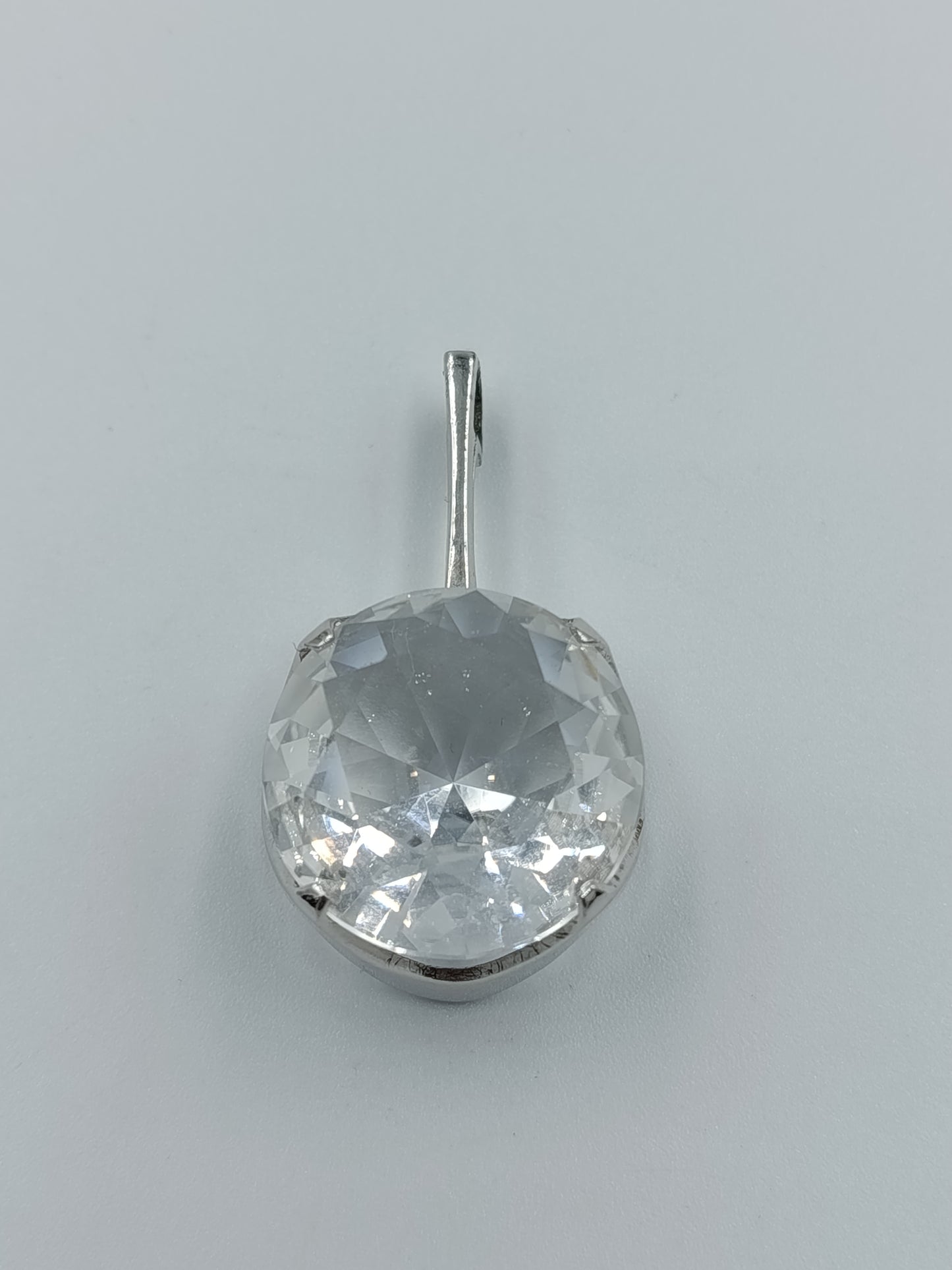 Silberanhänger mit großem, facettiertem Bergkristall