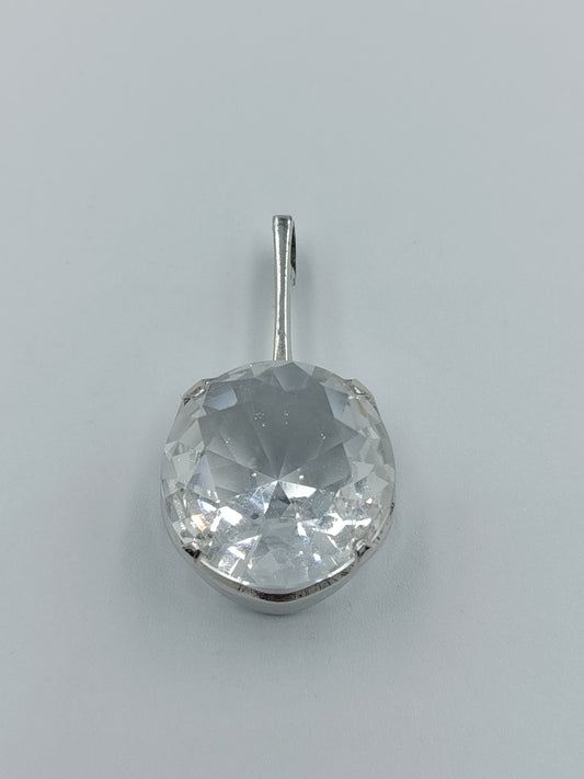 Silberanhänger mit großem, facettiertem Bergkristall