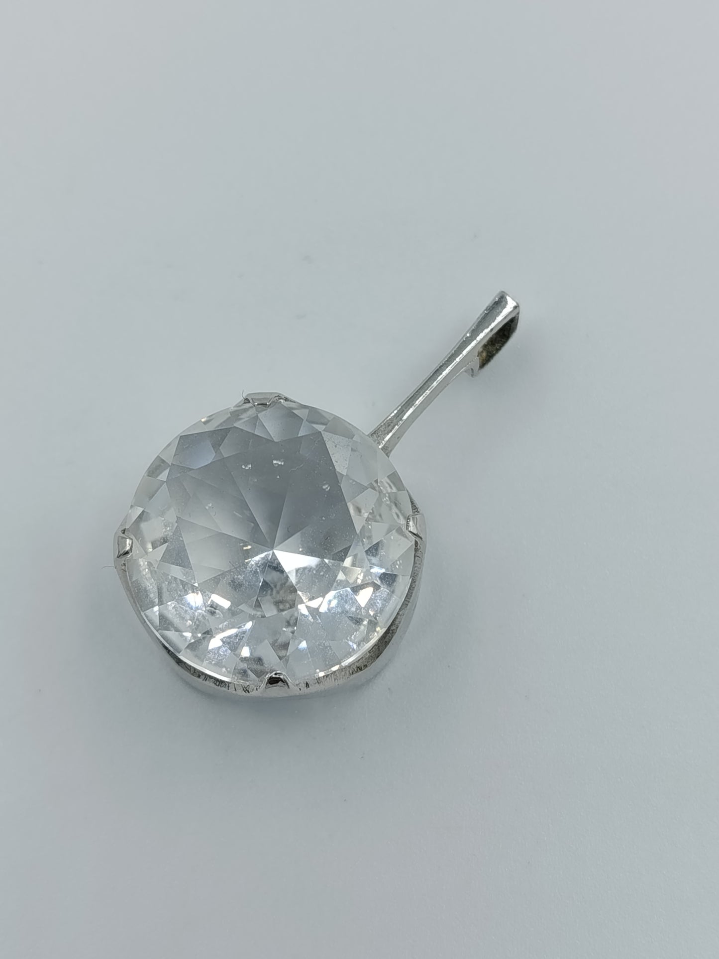 Silberanhänger mit großem, facettiertem Bergkristall
